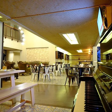 Tibera Hotel Ciumbuleuit Бандунг Экстерьер фото