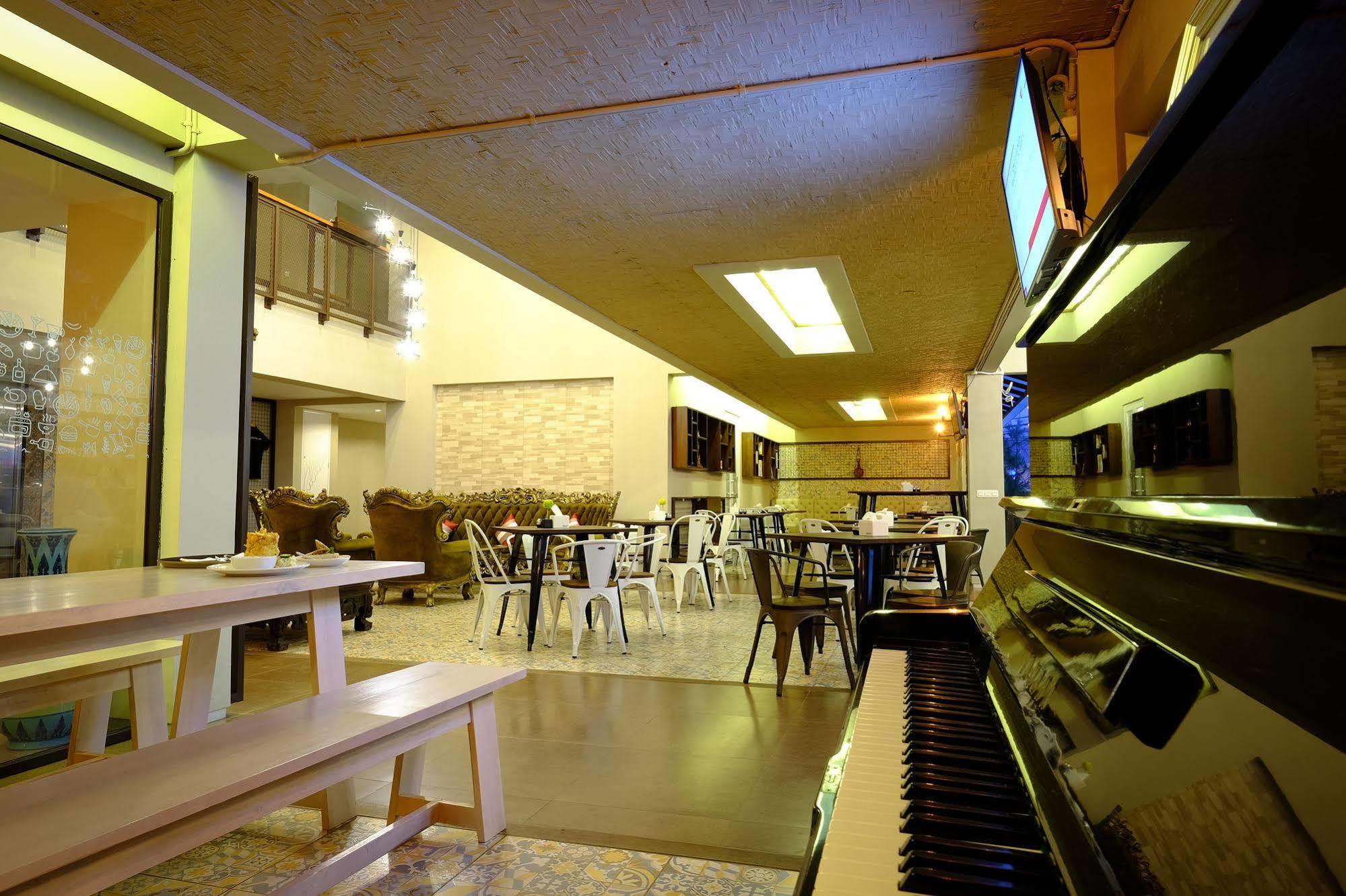 Tibera Hotel Ciumbuleuit Бандунг Экстерьер фото