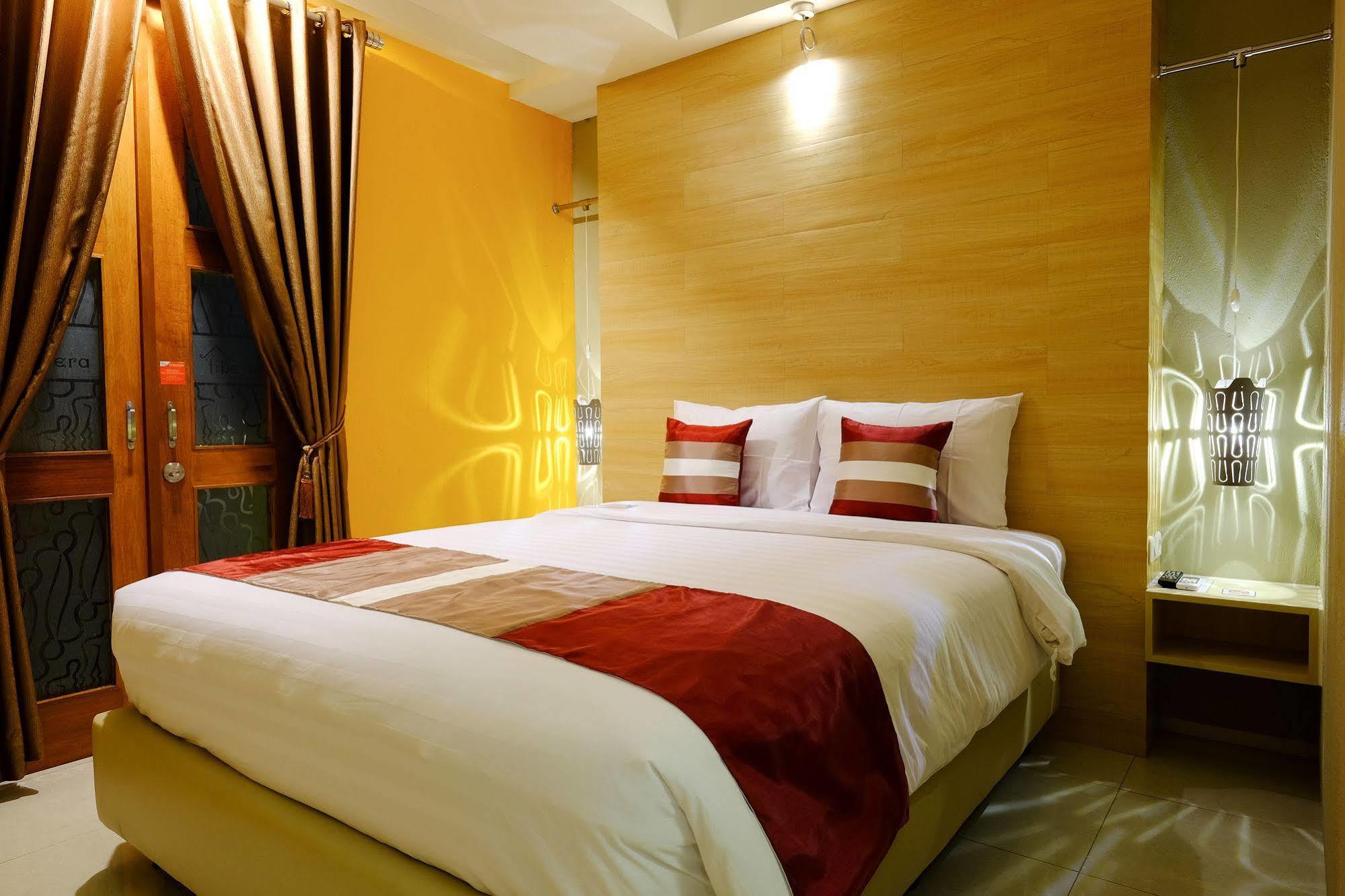 Tibera Hotel Ciumbuleuit Бандунг Экстерьер фото