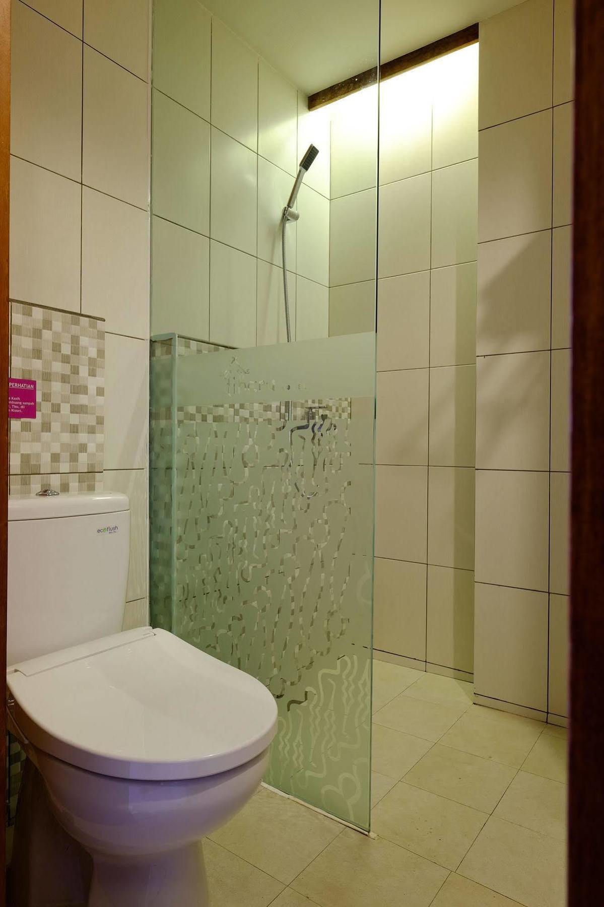 Tibera Hotel Ciumbuleuit Бандунг Экстерьер фото