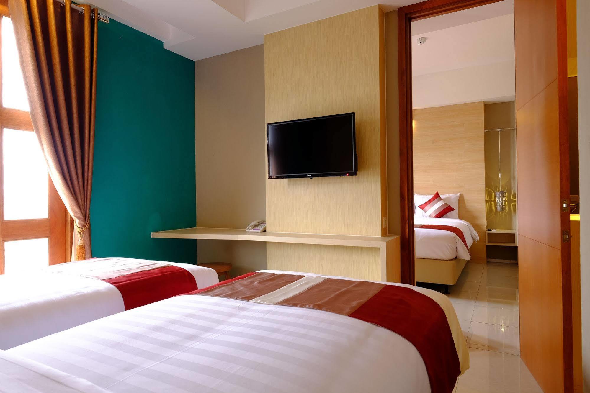 Tibera Hotel Ciumbuleuit Бандунг Экстерьер фото